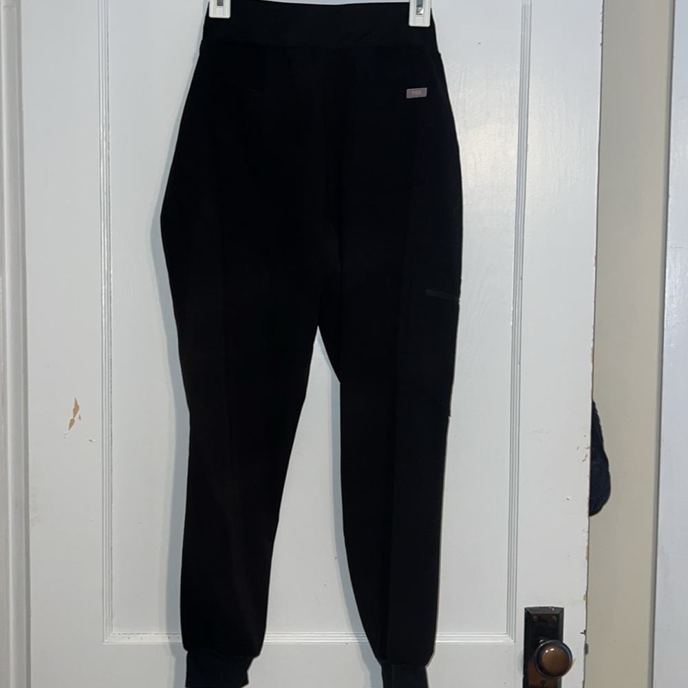 FIGS Black scrub pants - Picture 7 of 8